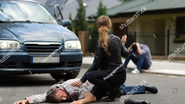 Car accident scene with damaged vehicles, illustrating the few personal injury claims that proceed to court.