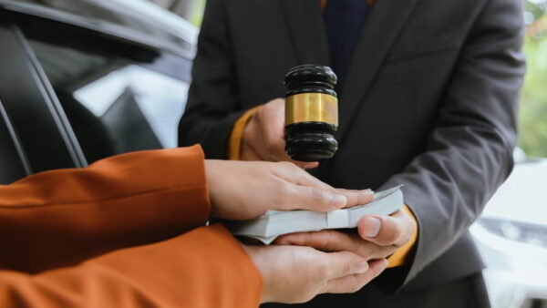 Attorney presenting settlement money after California car accident lawsuit in San Jose