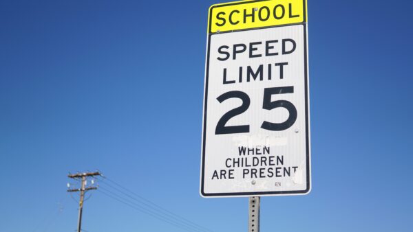 School zone sign showing a 25 mph speed limit when children are present